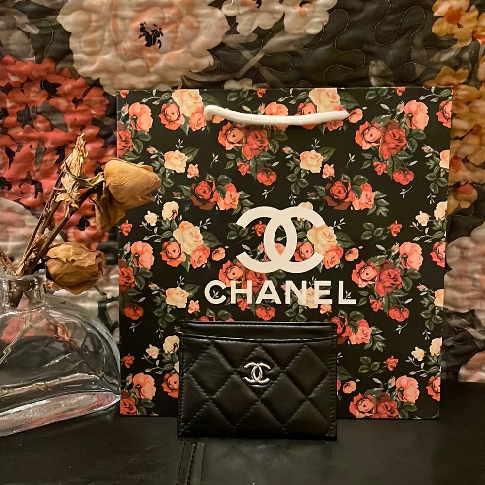 Black fashion Quilted card holder  with Iconic CC. Closet clear out. No returns.